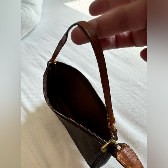 👩‍💼Louis Vuitton Pochette Accessoir - Picture 10 of 17